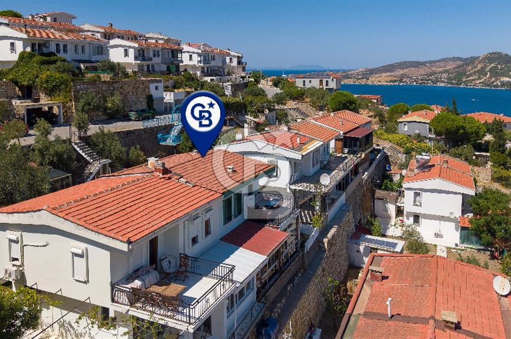 FOÇA DENİZKENT SİTESİ’NDE DENİZ MANZARALI, GENİŞ BAHÇELİ VE TERASLI 3+1 DUBLEKS