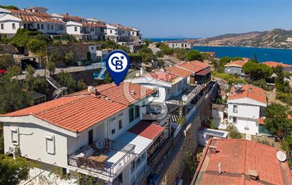 FOÇA DENİZKENT SİTESİ’NDE DENİZ MANZARALI, GENİŞ BAHÇELİ VE TERASLI 3+1 DUBLEKS