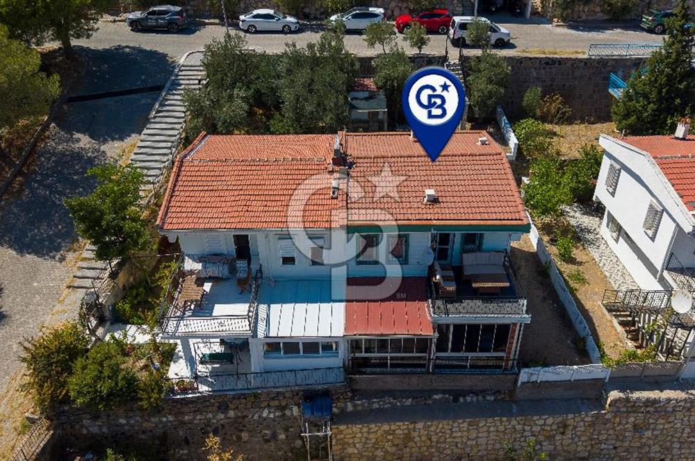 FOÇA DENİZKENT SİTESİ’NDE DENİZ MANZARALI, GENİŞ BAHÇELİ VE TERASLI 3+1 DUBLEKS