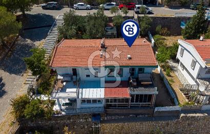 FOÇA DENİZKENT SİTESİ’NDE DENİZ MANZARALI, GENİŞ BAHÇELİ VE TERASLI 3+1 DUBLEKS