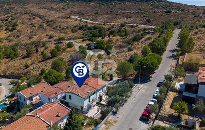 FOÇA DENİZKENT SİTESİ’NDE DENİZ MANZARALI, GENİŞ BAHÇELİ VE TERASLI 3+1 DUBLEKS