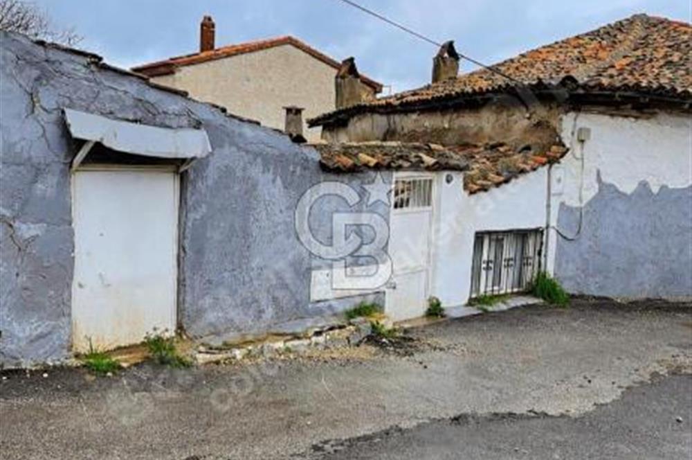 Urla Sanat Sokağında Avlulu Kuyulu Kargir Ev