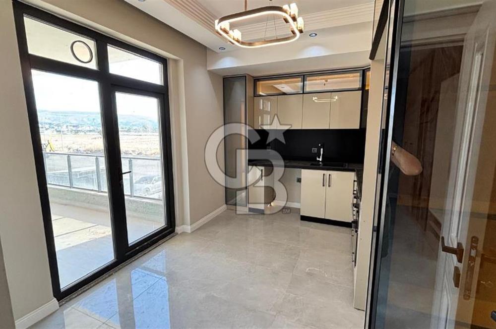 KARACAÖRENDE HAVUZLU SIFIR 3+1 GİYİNME ODALI DAİRE