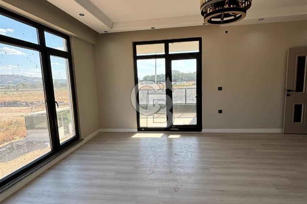 KARACAÖRENDE HAVUZLU SIFIR 3+1 GİYİNME ODALI DAİRE