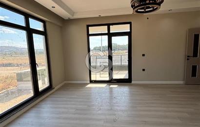 KARACAÖRENDE HAVUZLU SIFIR 3+1 GİYİNME ODALI DAİRE