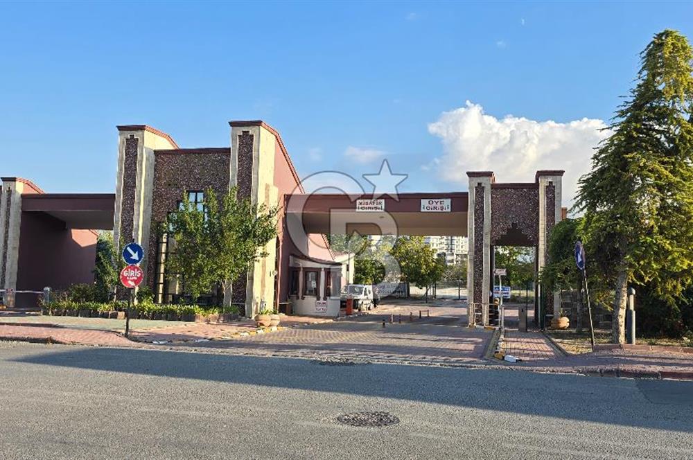 Azra Tatil Köyü Venüs Sitesi’nde Bol Yeşil Alanlı 4+1 Daire