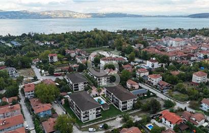 SAPANCA'NIN EN NEZİH SİTESİNDE HAVUZLU, GÜVENLİKLİ 3+1 LÜX DAİRE