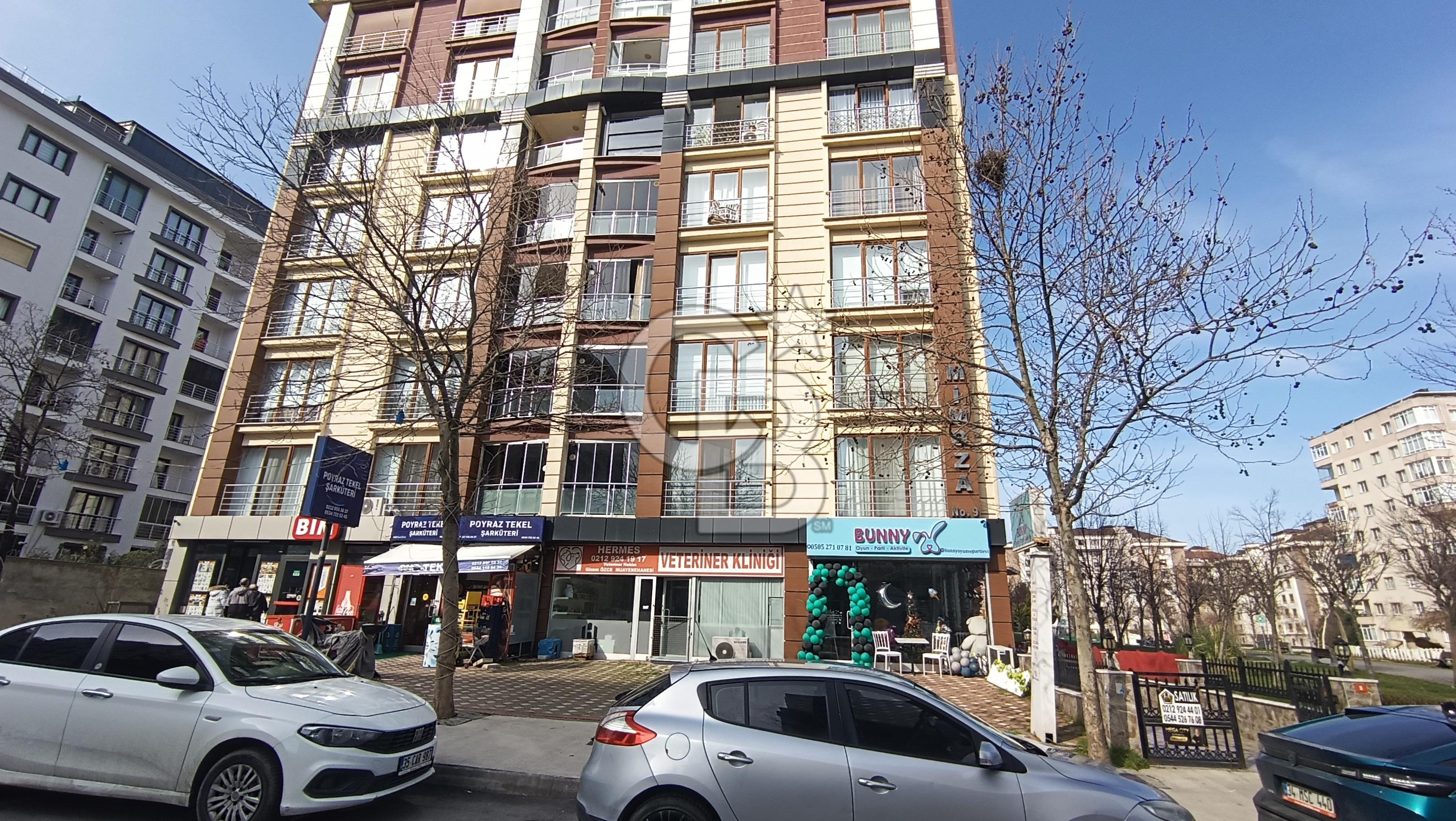 Beylikdüzü Adnan kahvecide 124m2 Köşe parsel bacalı dükkan..