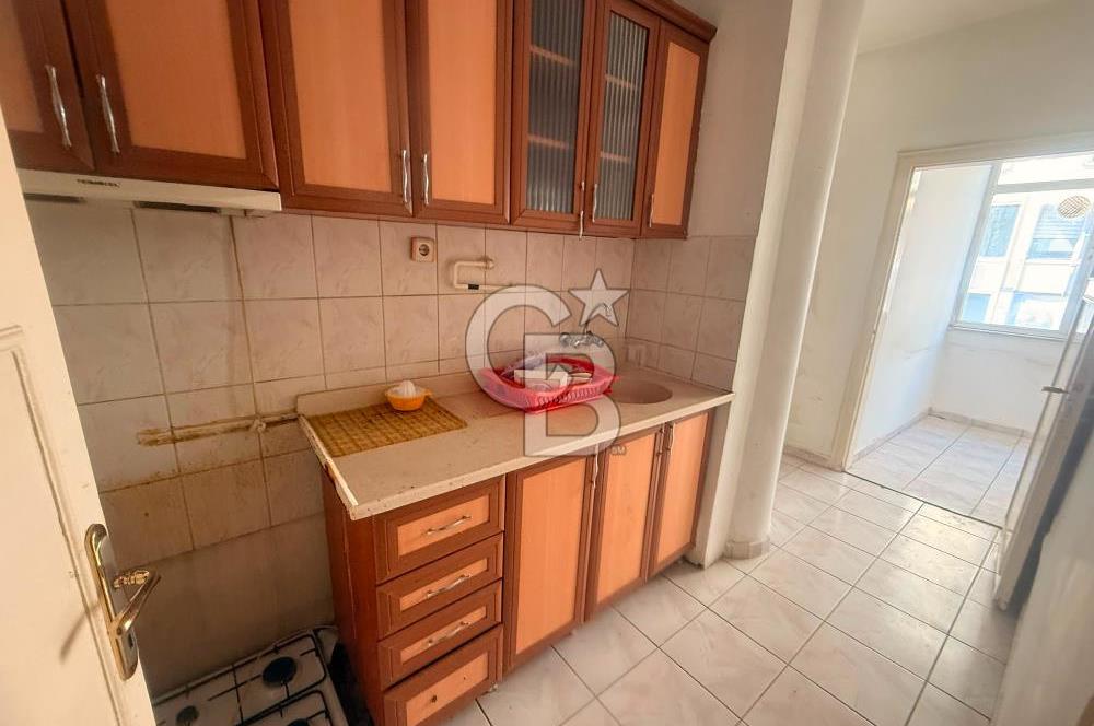 TUNALI HİLMİ CADDESİNDE ÖN CEPHE 2+1 OTO PARKLI GİRİŞ KAT