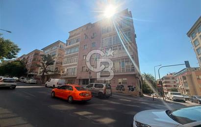 TUNALI HİLMİ CADDESİNDE ÖN CEPHE 2+1 OTO PARKLI GİRİŞ KAT