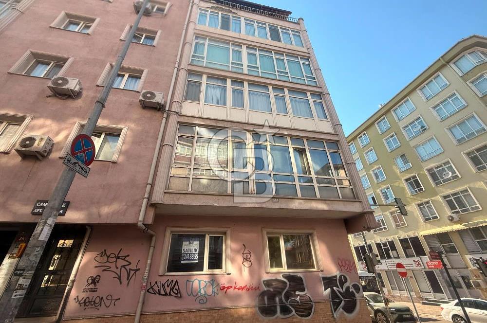 TUNALI HİLMİ CADDESİNDE ÖN CEPHE 2+1 OTO PARKLI GİRİŞ KAT