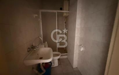 TUNALI HİLMİ CADDESİNDE ÖN CEPHE 2+1 OTO PARKLI GİRİŞ KAT