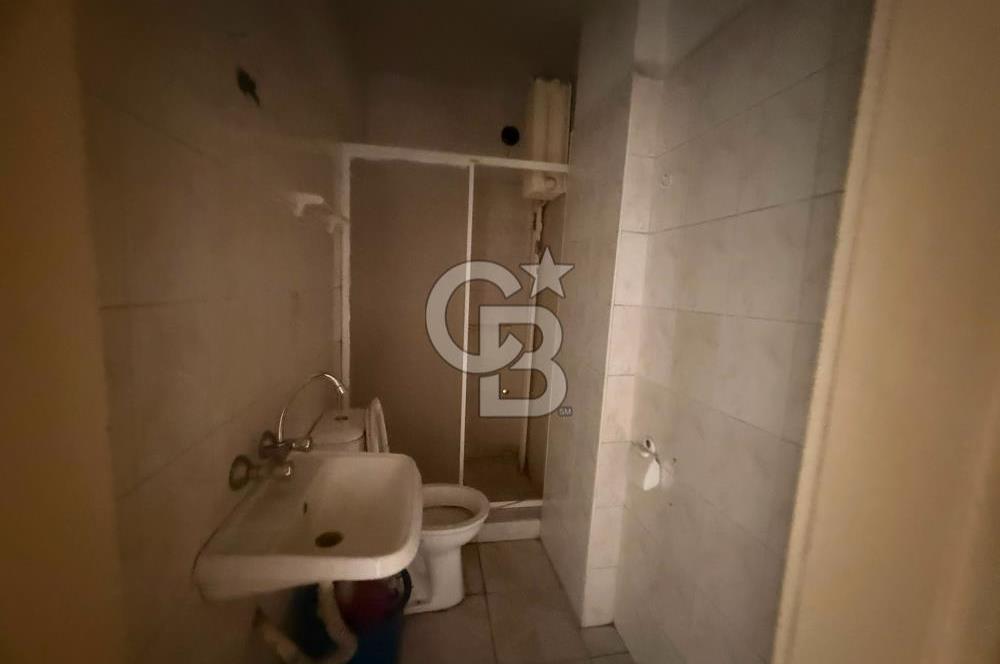 TUNALI HİLMİ CADDESİNDE ÖN CEPHE 2+1 OTO PARKLI GİRİŞ KAT