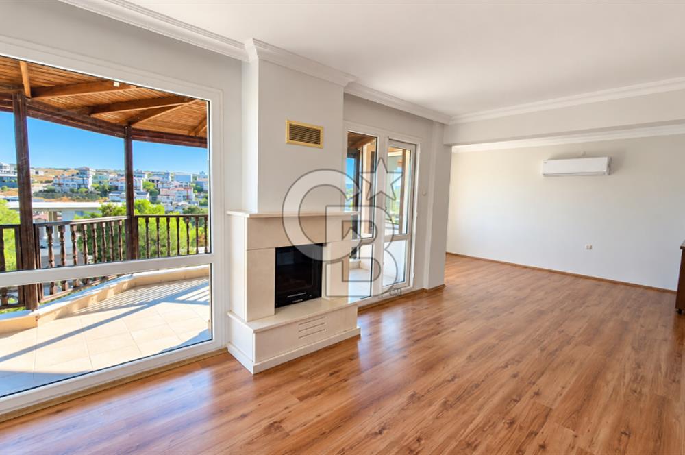  Villakent'te Kendine Ait Bahçeli Kiralık 4+2 Triplex Villa