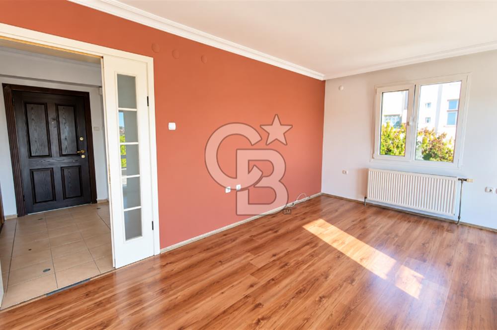  Villakent'te Kendine Ait Bahçeli Kiralık 4+2 Triplex Villa