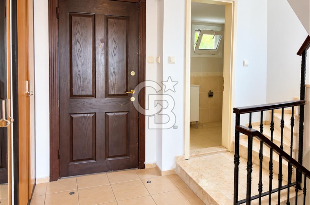  Villakent'te Kendine Ait Bahçeli Kiralık 4+2 Triplex Villa