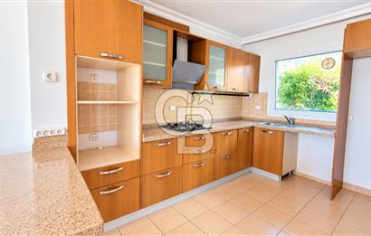  Villakent'te Kendine Ait Bahçeli Kiralık 4+2 Triplex Villa