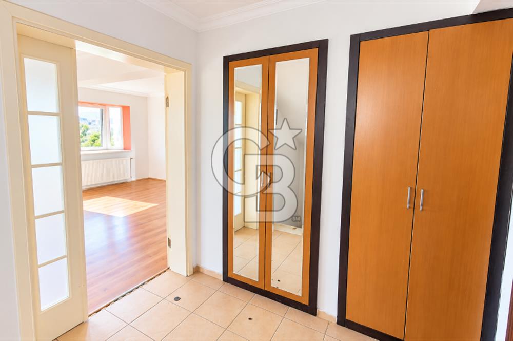  Villakent'te Kendine Ait Bahçeli Kiralık 4+2 Triplex Villa