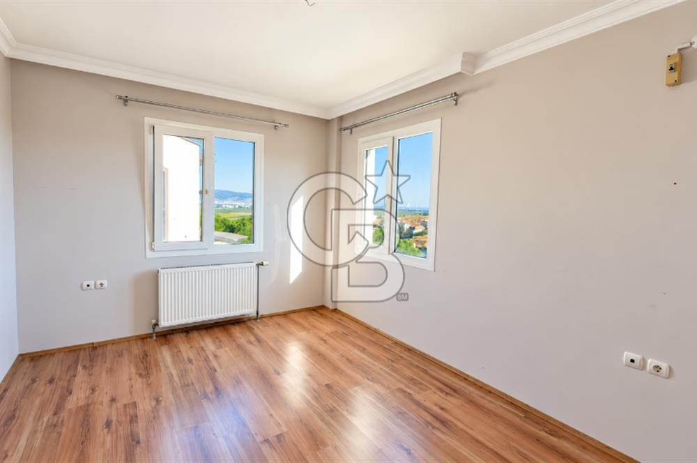  Villakent'te Kendine Ait Bahçeli Kiralık 4+2 Triplex Villa