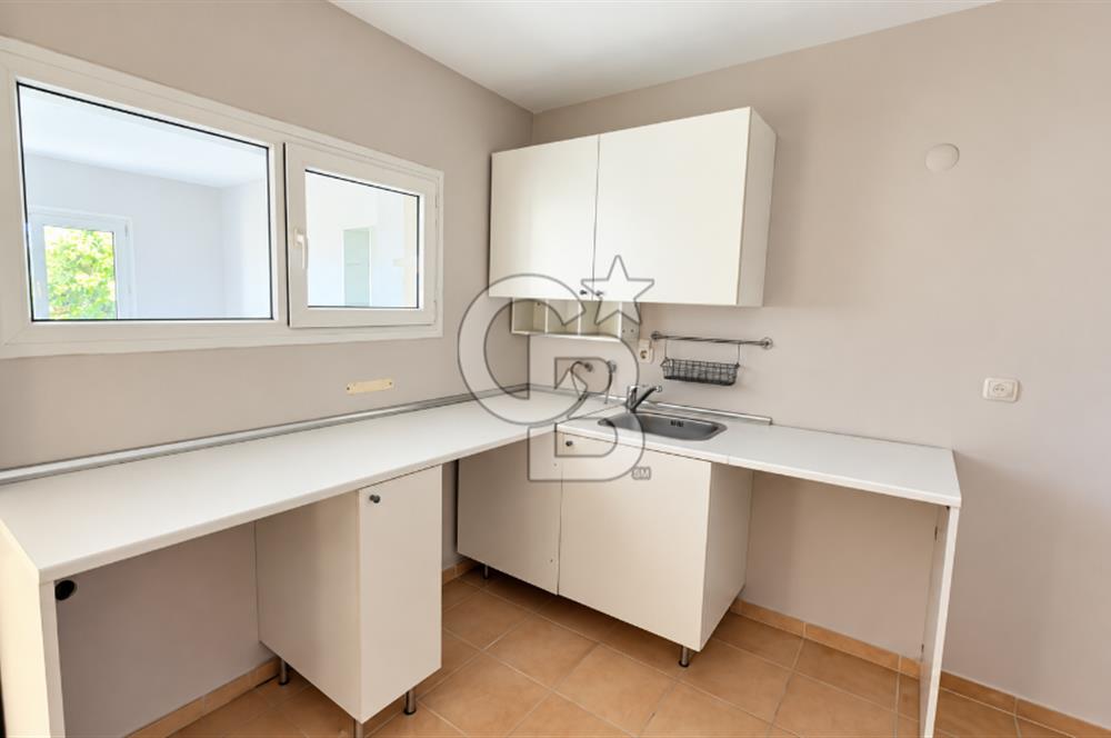  Villakent'te Kendine Ait Bahçeli Kiralık 4+2 Triplex Villa
