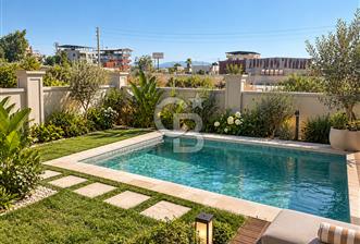 MENDERES'TE DUBLEKS 5+1 MÜSTAKİL BAHÇELİ HAVUZLU 265m2 SATILIK VİLLA - 7 - 373970