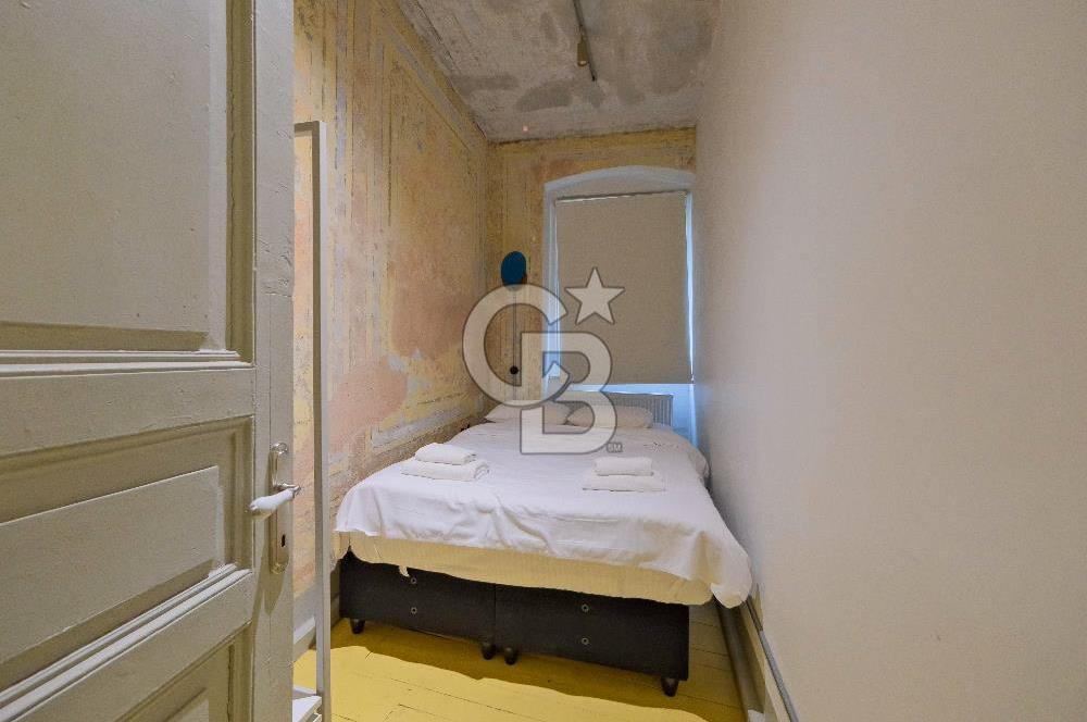 GALATA DA TARİHİ BİNADA AIRBNB LİSANSLI 5 + 1 DAİRE