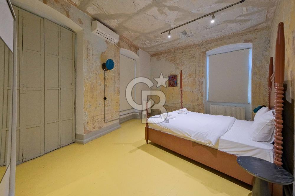 GALATA DA TARİHİ BİNADA AIRBNB LİSANSLI 5 + 1 DAİRE