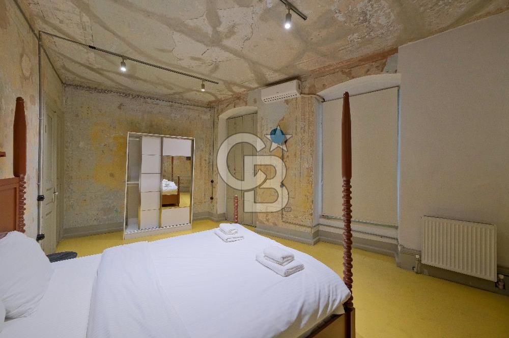 GALATA DA TARİHİ BİNADA AIRBNB LİSANSLI 5 + 1 DAİRE