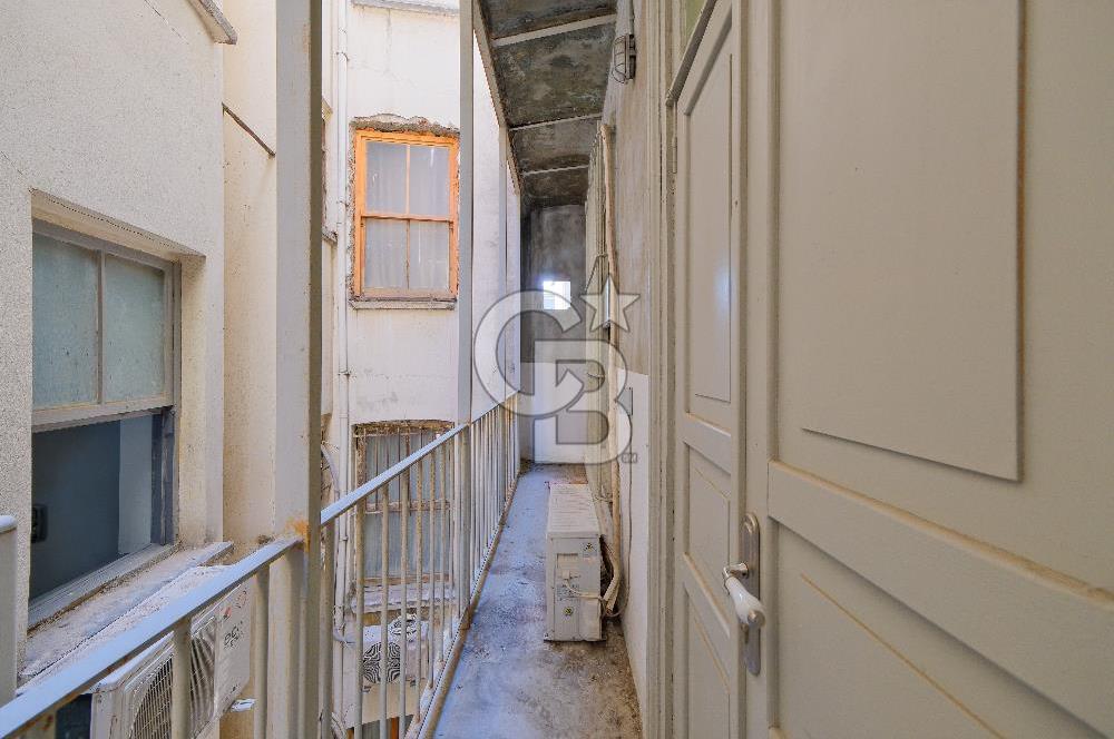 GALATA DA TARİHİ BİNADA AIRBNB LİSANSLI 5 + 1 DAİRE