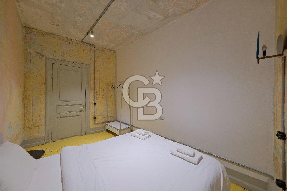 GALATA DA TARİHİ BİNADA AIRBNB LİSANSLI 5 + 1 DAİRE