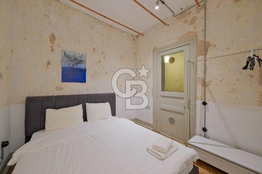 GALATA DA TARİHİ BİNADA AIRBNB LİSANSLI 5 + 1 DAİRE