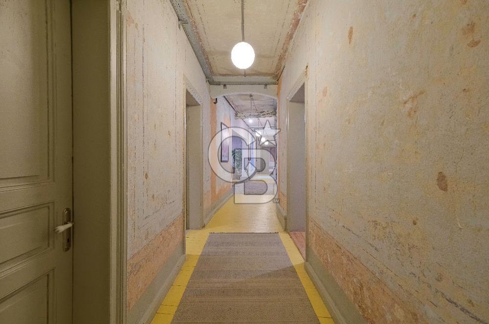 GALATA DA TARİHİ BİNADA AIRBNB LİSANSLI 5 + 1 DAİRE