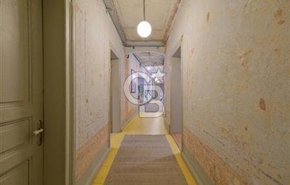 GALATA DA TARİHİ BİNADA AIRBNB LİSANSLI 5 + 1 DAİRE
