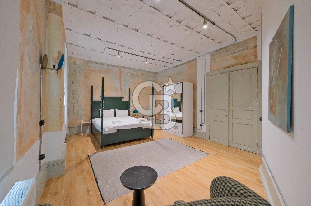 GALATA DA TARİHİ BİNADA AIRBNB LİSANSLI 5 + 1 DAİRE