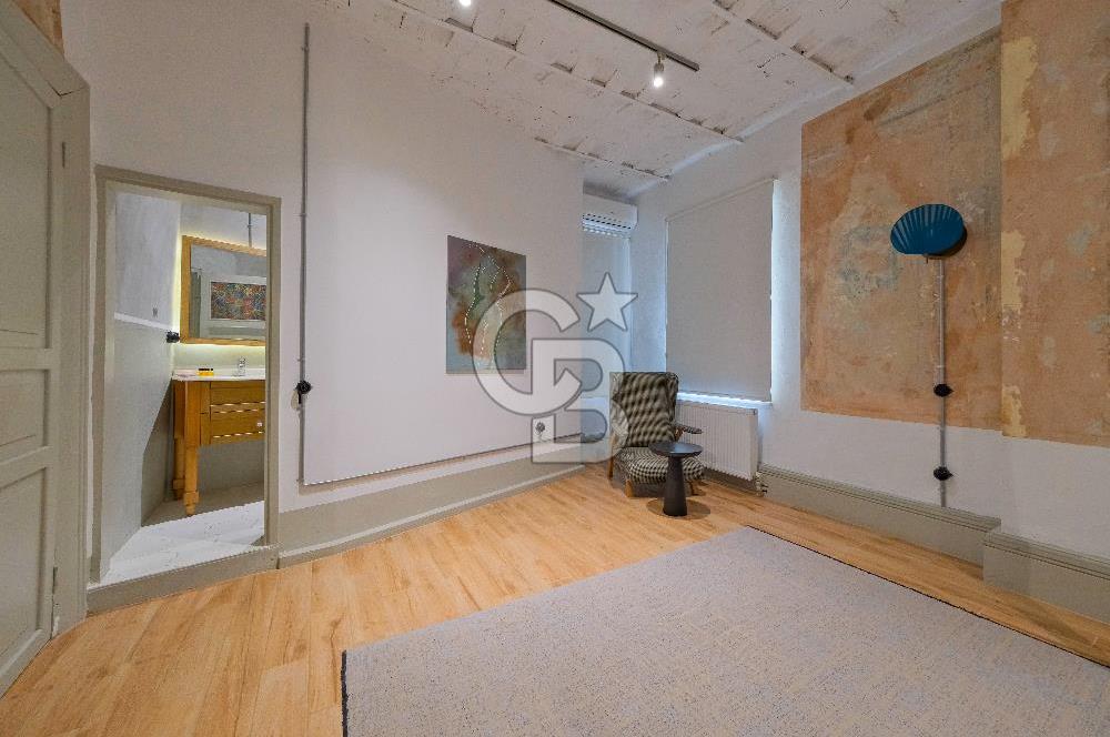 GALATA DA TARİHİ BİNADA AIRBNB LİSANSLI 5 + 1 DAİRE