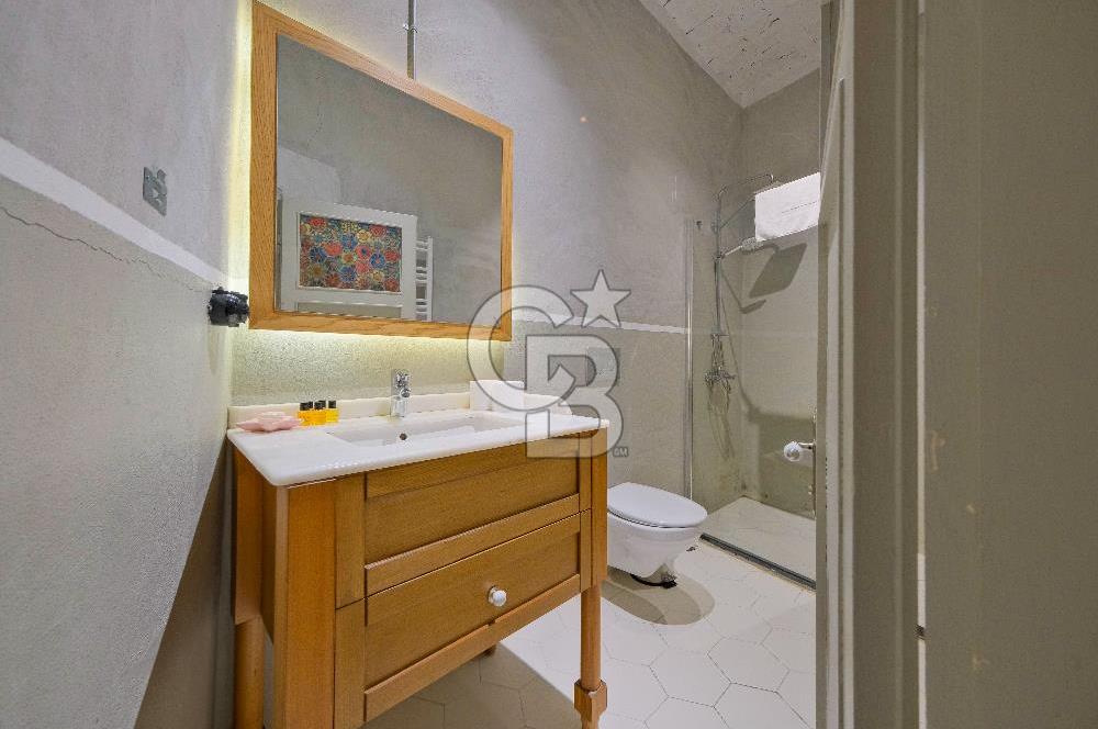 GALATA DA TARİHİ BİNADA AIRBNB LİSANSLI 5 + 1 DAİRE