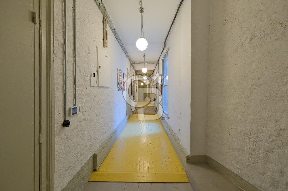GALATA DA TARİHİ BİNADA AIRBNB LİSANSLI 5 + 1 DAİRE
