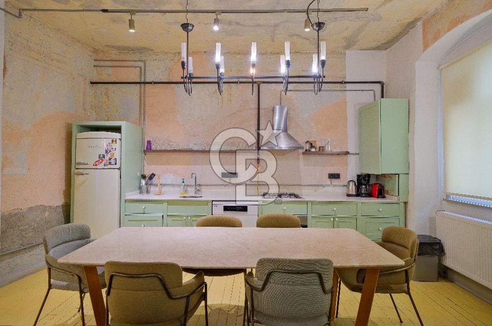 GALATA DA TARİHİ BİNADA AIRBNB LİSANSLI 5 + 1 DAİRE