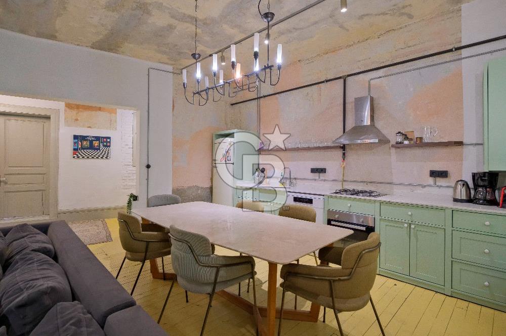 GALATA DA TARİHİ BİNADA AIRBNB LİSANSLI 5 + 1 DAİRE