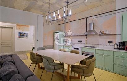 GALATA DA TARİHİ BİNADA AIRBNB LİSANSLI 5 + 1 DAİRE