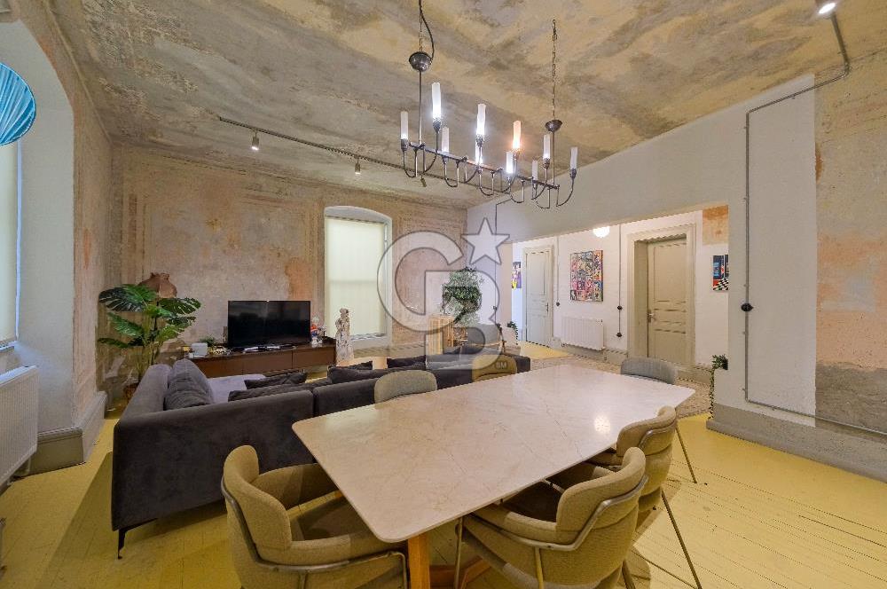 GALATA DA TARİHİ BİNADA AIRBNB LİSANSLI 5 + 1 DAİRE