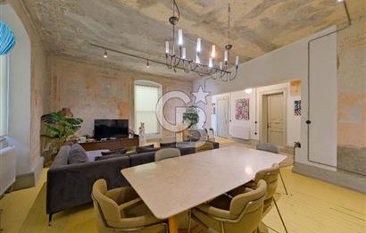 GALATA DA TARİHİ BİNADA AIRBNB LİSANSLI 5 + 1 DAİRE