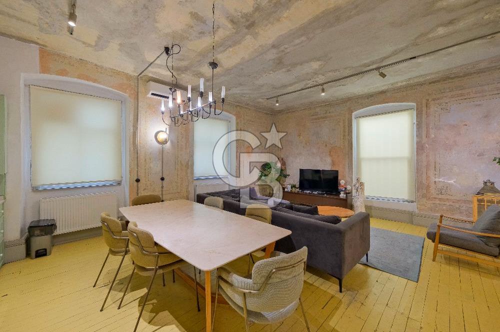 GALATA DA TARİHİ BİNADA AIRBNB LİSANSLI 5 + 1 DAİRE