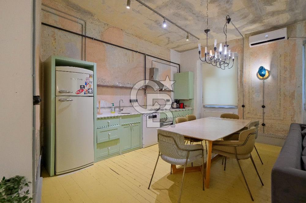 GALATA DA TARİHİ BİNADA AIRBNB LİSANSLI 5 + 1 DAİRE