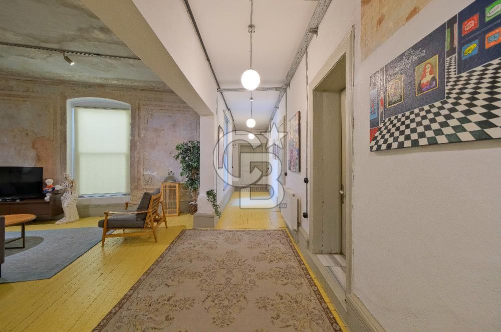 GALATA DA TARİHİ BİNADA AIRBNB LİSANSLI 5 + 1 DAİRE
