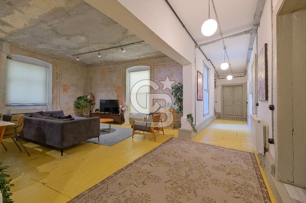 GALATA DA TARİHİ BİNADA AIRBNB LİSANSLI 5 + 1 DAİRE