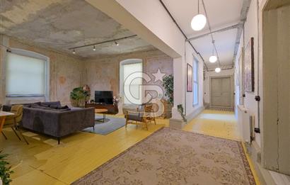GALATA DA TARİHİ BİNADA AIRBNB LİSANSLI 5 + 1 DAİRE