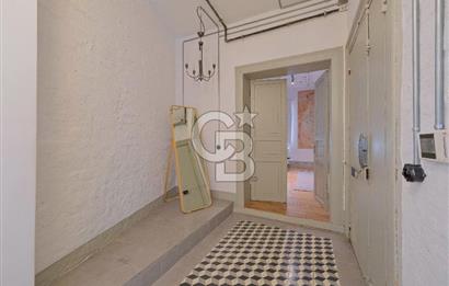 GALATA DA TARİHİ BİNADA AIRBNB LİSANSLI 5 + 1 DAİRE