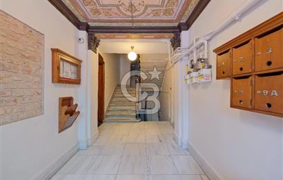 GALATA DA TARİHİ BİNADA AIRBNB LİSANSLI 5 + 1 DAİRE