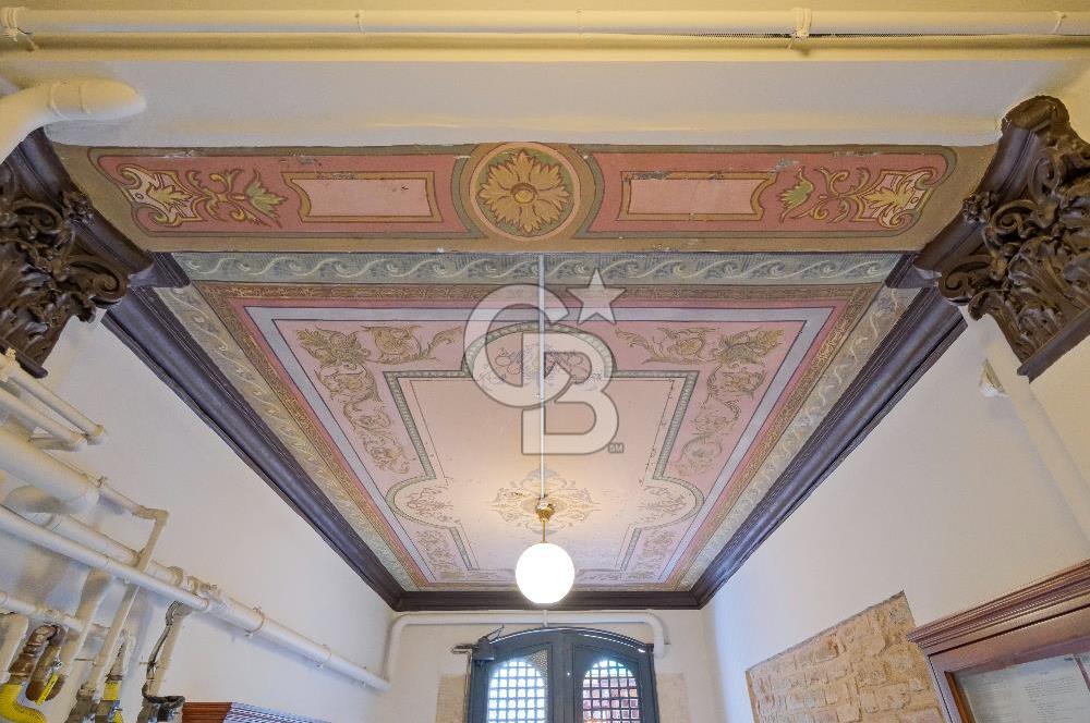 GALATA DA TARİHİ BİNADA AIRBNB LİSANSLI 5 + 1 DAİRE